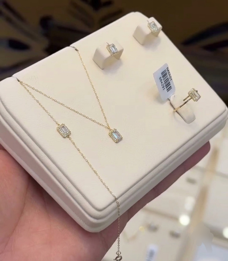 Ice princess necklace+ stud