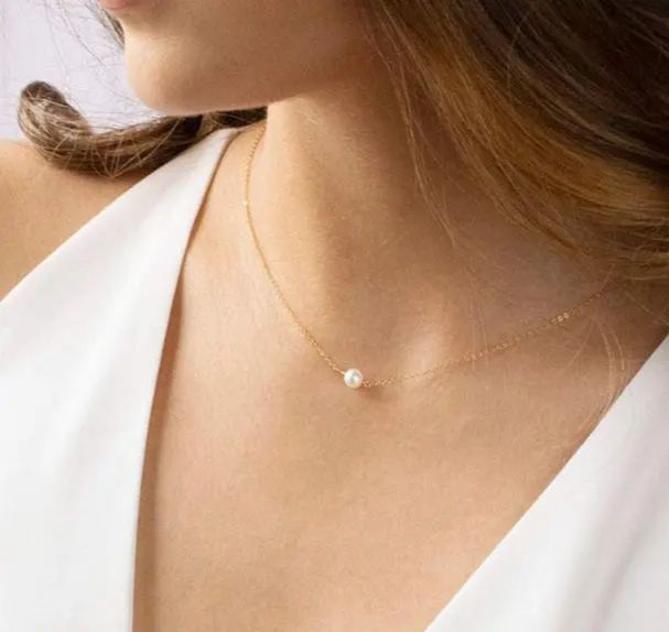 Innocent pearl necklace