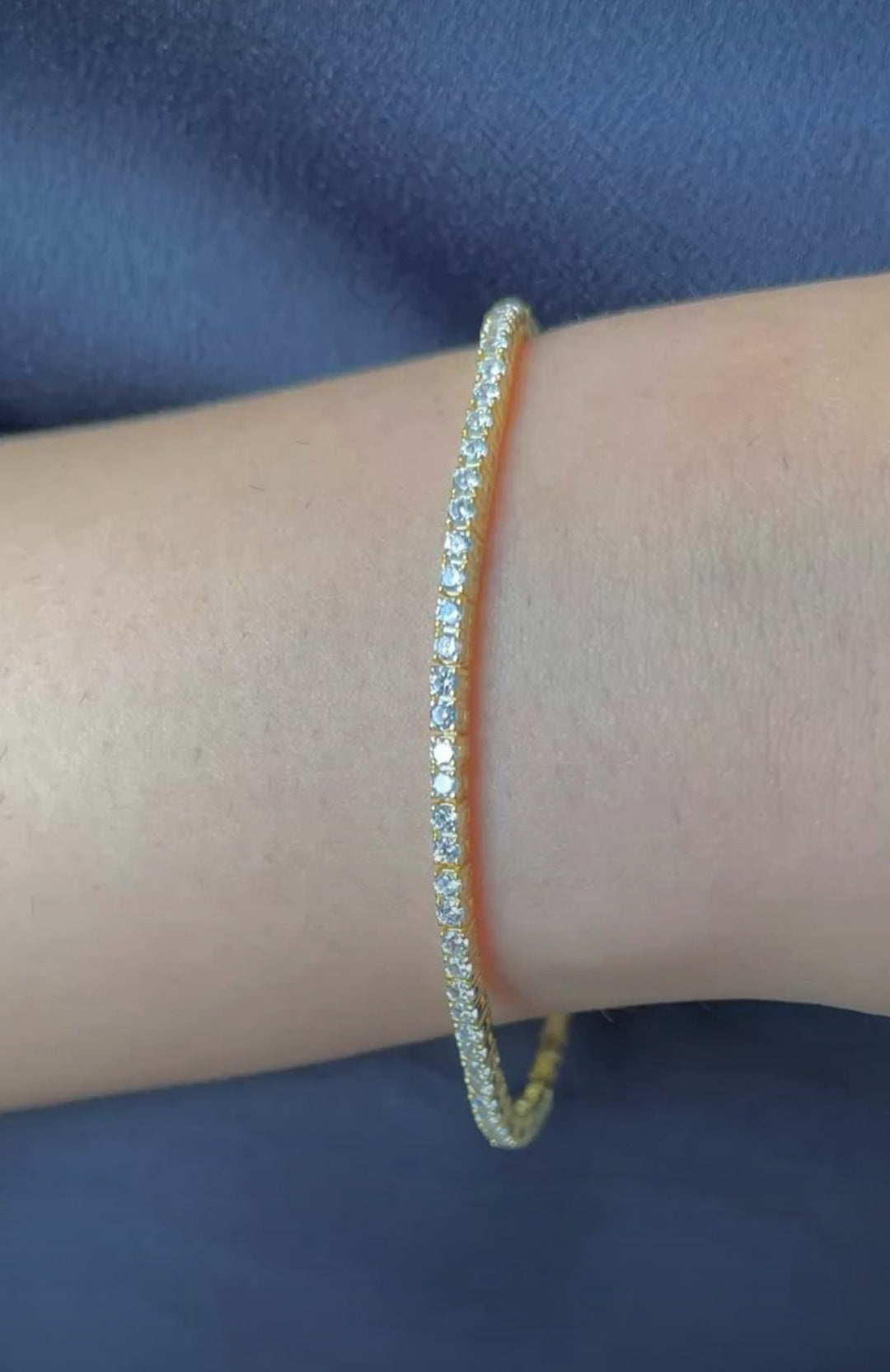 Gold fine tennis bracelet 19cm length