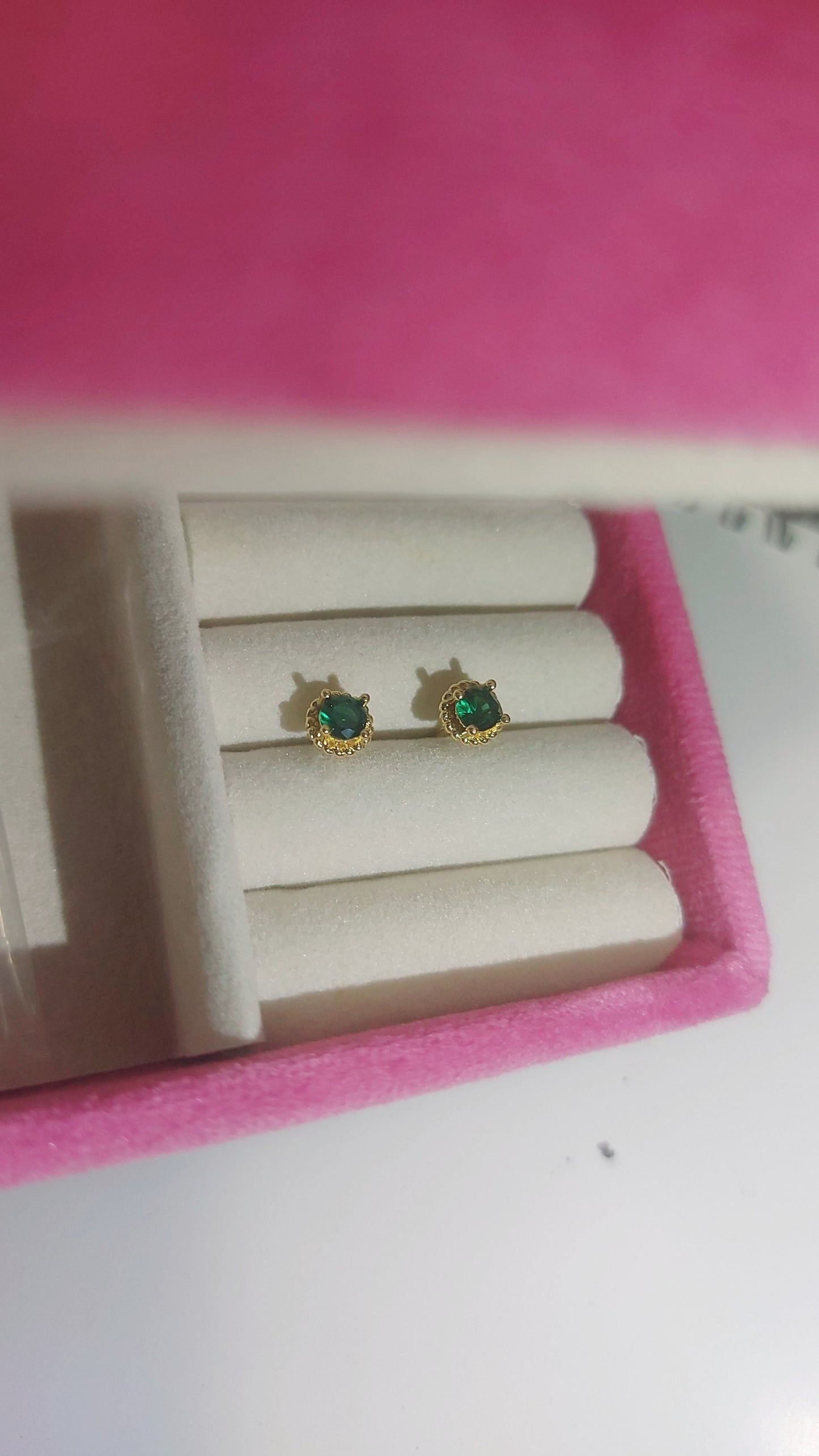 Emerald round earrings