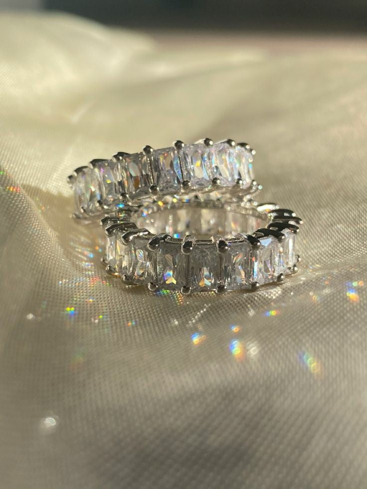 Classic band ring