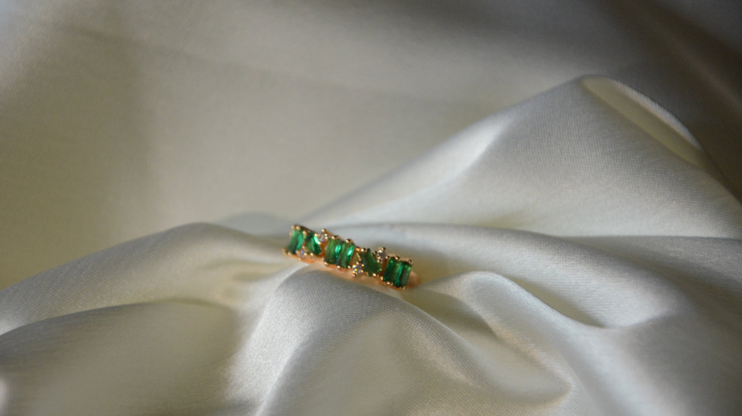 Emerald queening ring