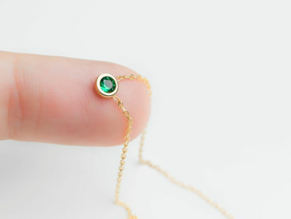 Emerald green solitire necklace 2mm stone