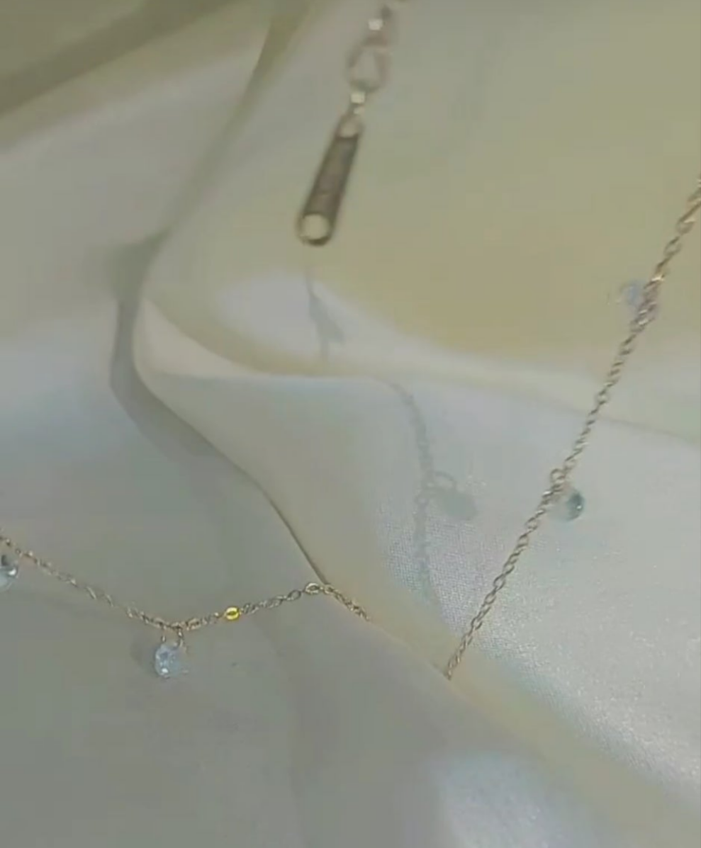 White lily necklace