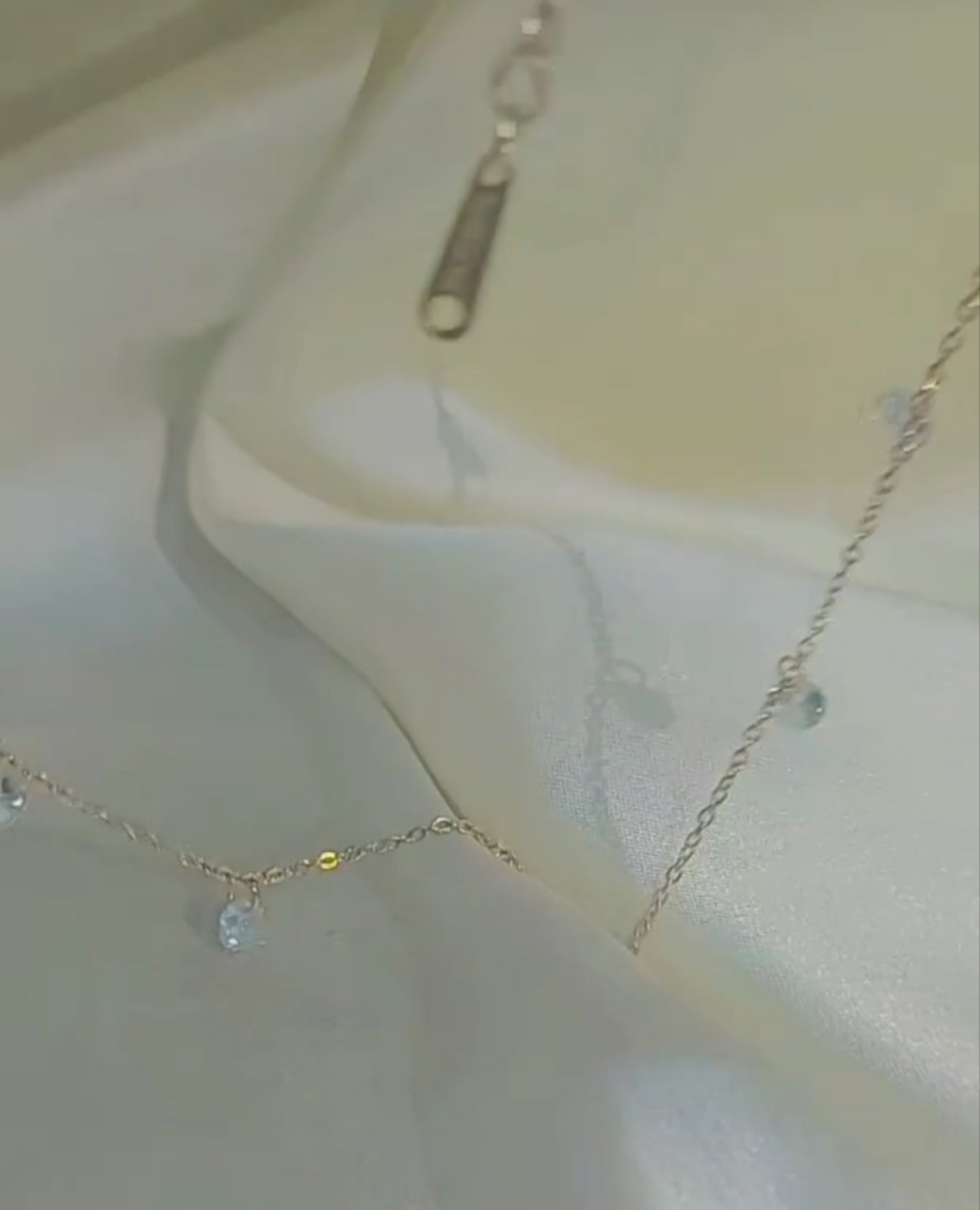 White lily necklace