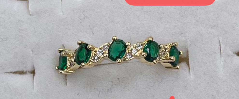 Emerald green oval ring (adjustable)