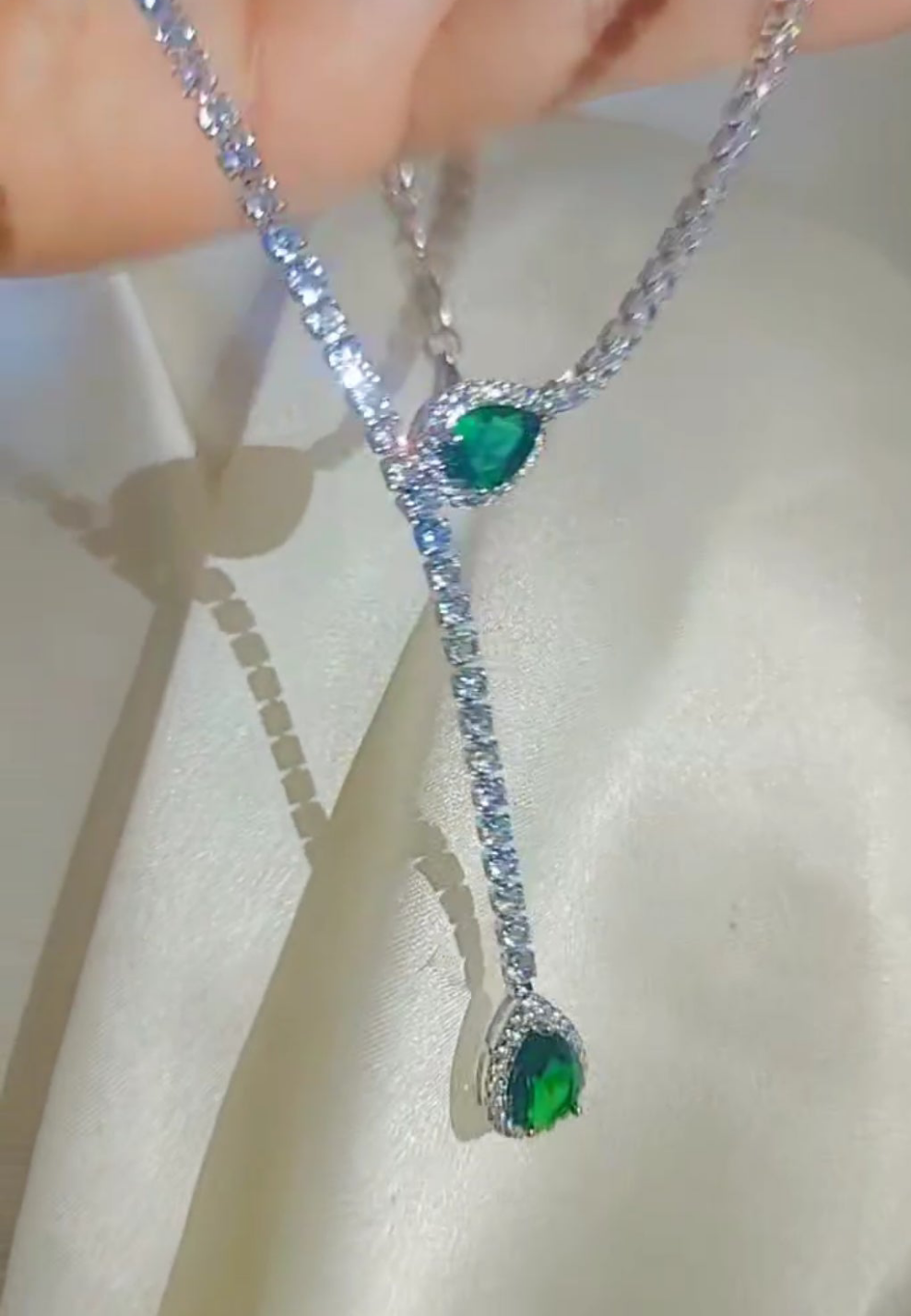 emerald luxury diamond necklace