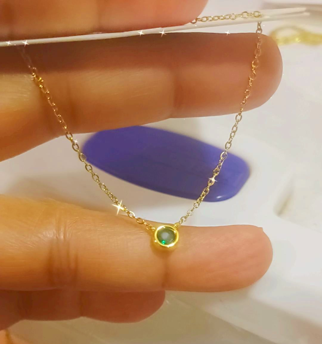 Emerald green solitire necklace 2mm stone
