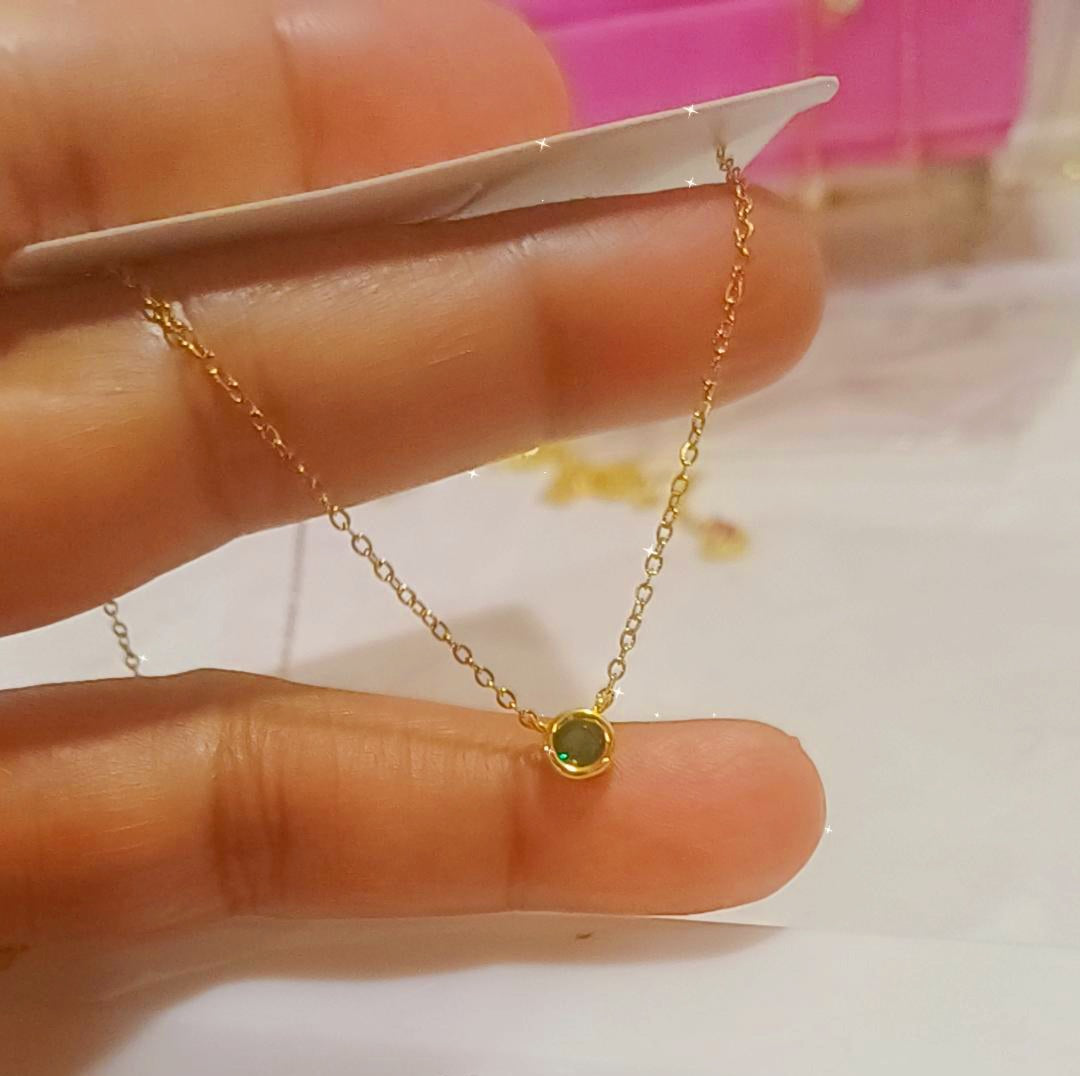 Emerald green solitire necklace 2mm stone