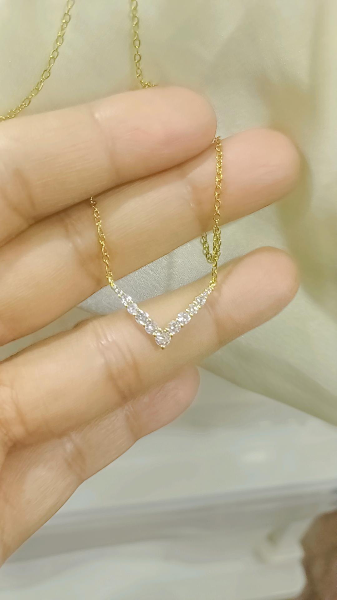 White daimond V necklace