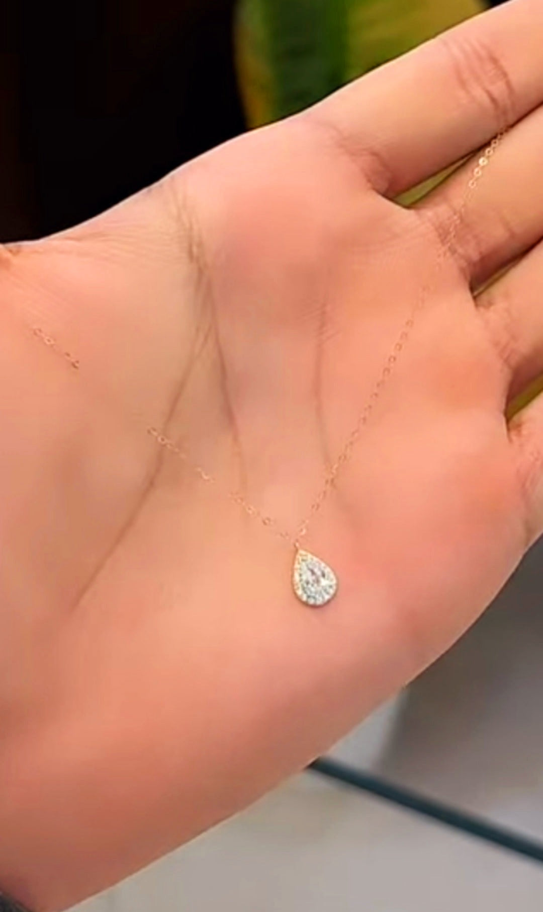 Classic dew drop necklace