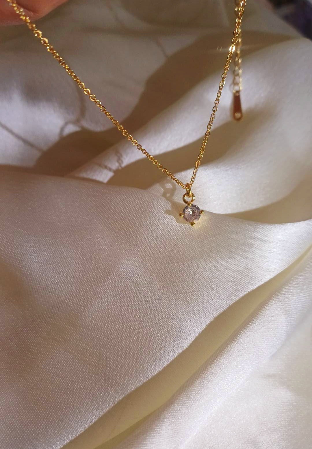 Daily wear Single round stone necklace