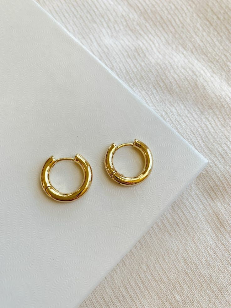 Gold small hoops (bali)