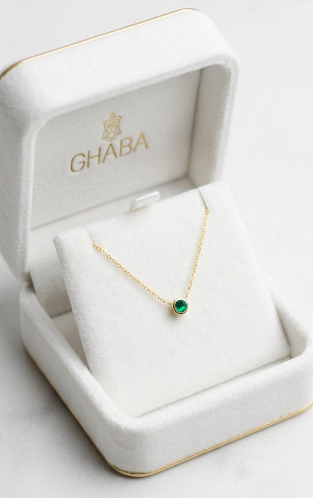 Emerald green solitaire necklace