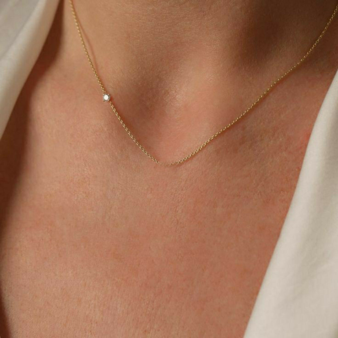 Minimal diamond one Side solitaire necklace