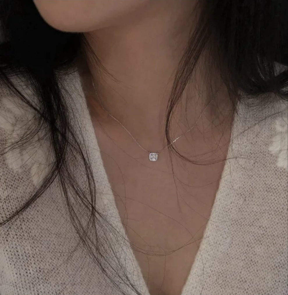 Gold colour classy girl necklace