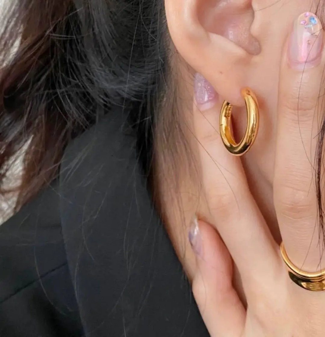 Gold small hoops (bali)