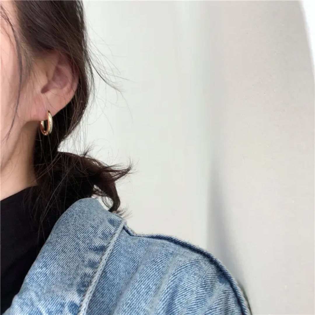 Gold small hoops (bali)