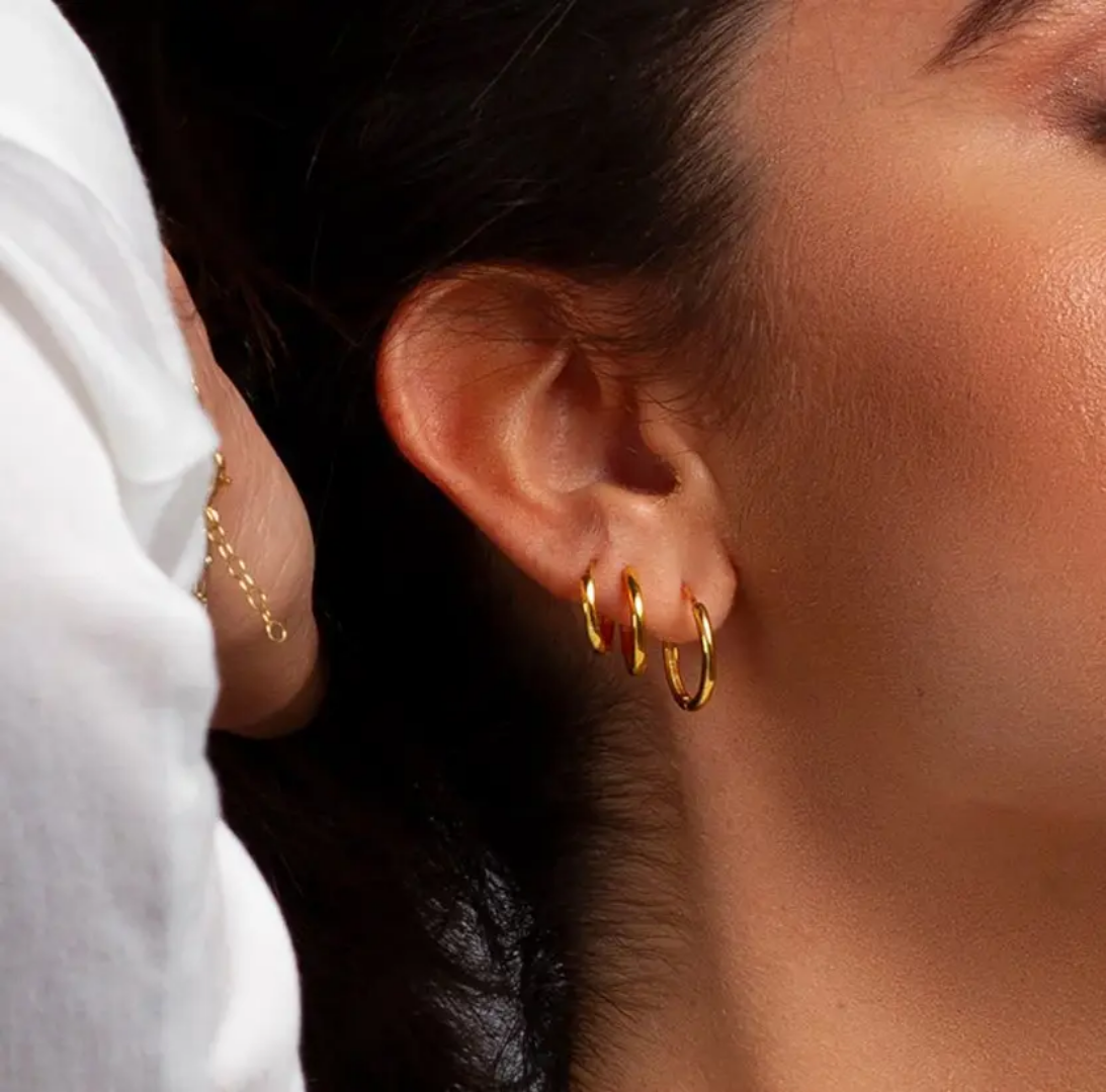 Gold small hoops (bali)