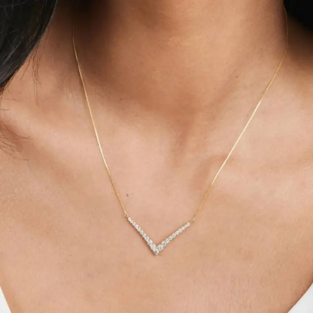 White daimond V necklace