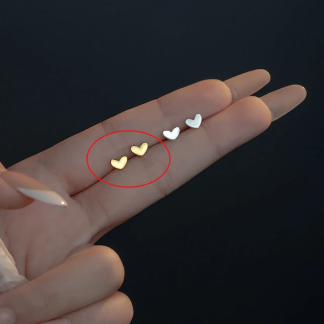 Tiny heart earing stud
