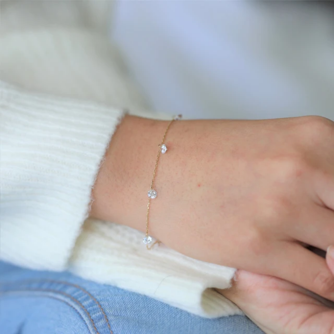 Diamond charms anklet given 1 leg price. U can use this charms anklet  as bracelet too