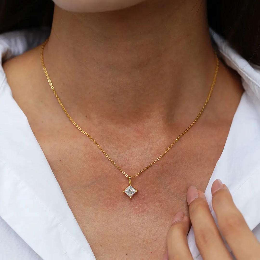 Daily wear Single round stone necklace