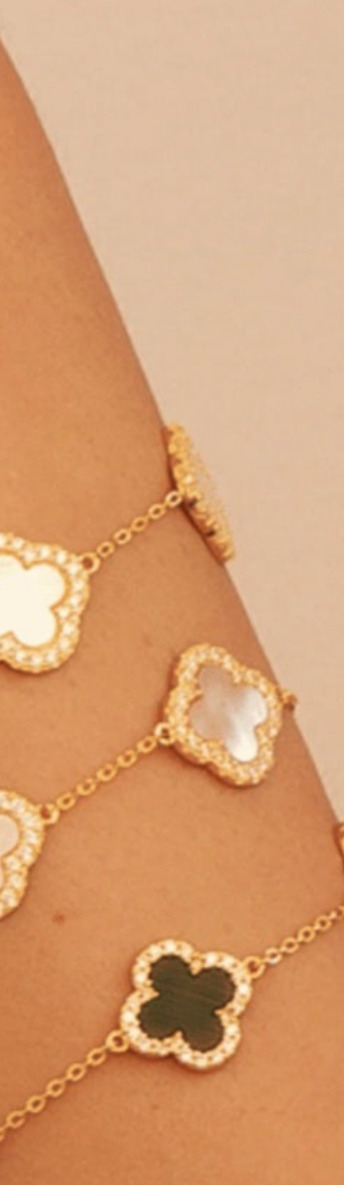 Single Black clover bracelet (gold)