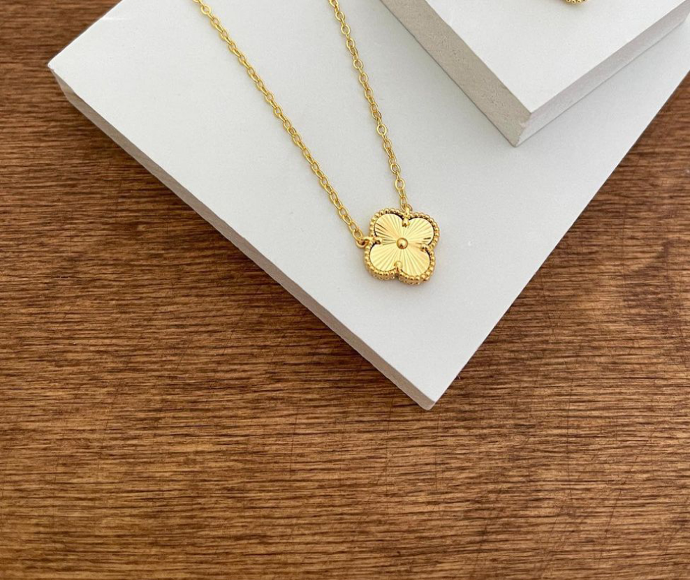 Dubai gold clover necklace