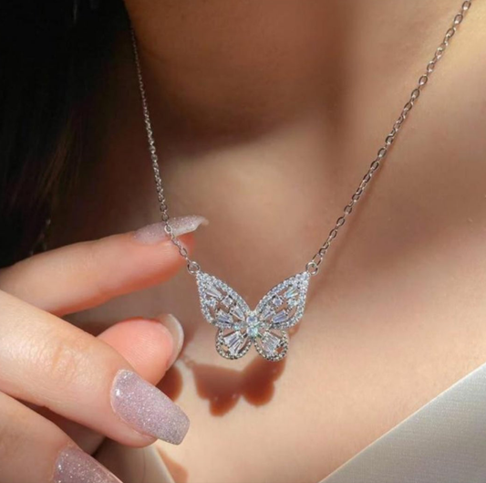 Diva butterfly necklace ( Silver)