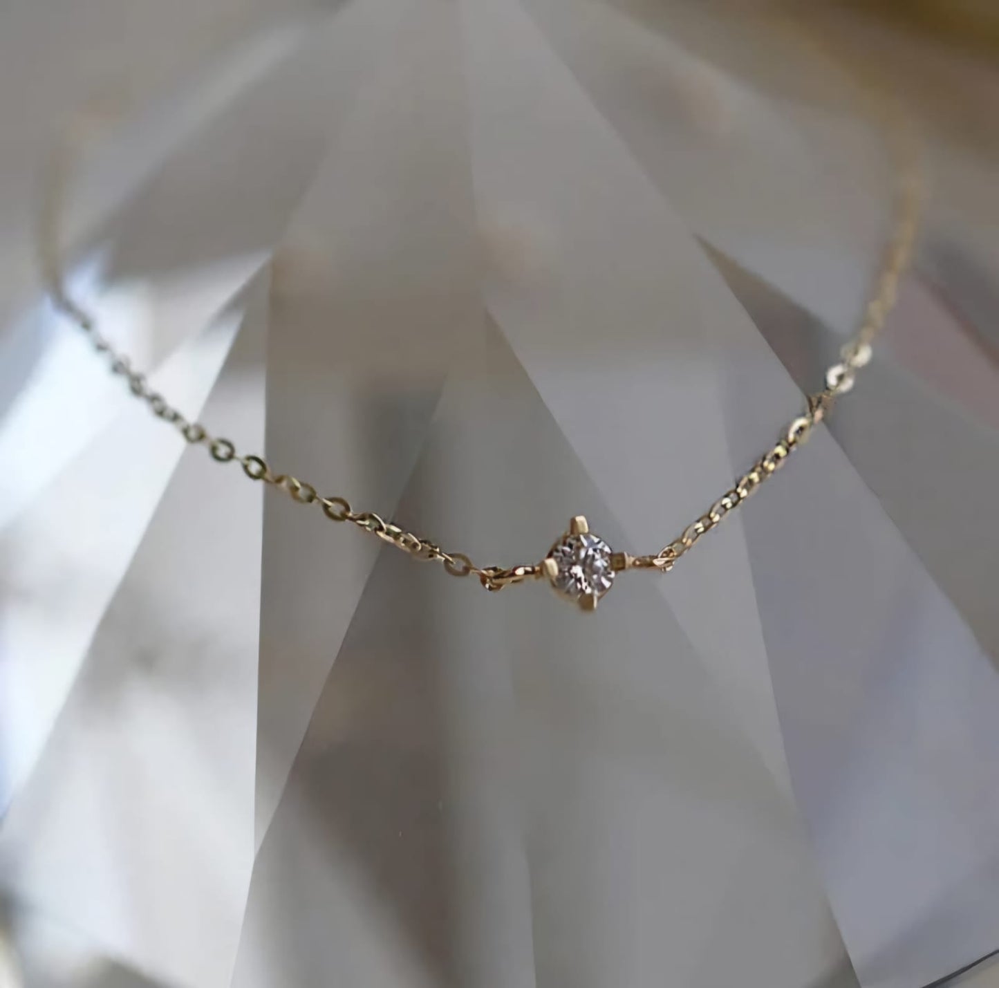 Minimal diamond one Side solitaire necklace