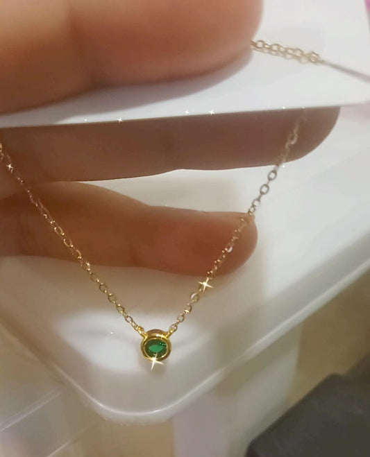 Emerald green solitire necklace 2mm stone