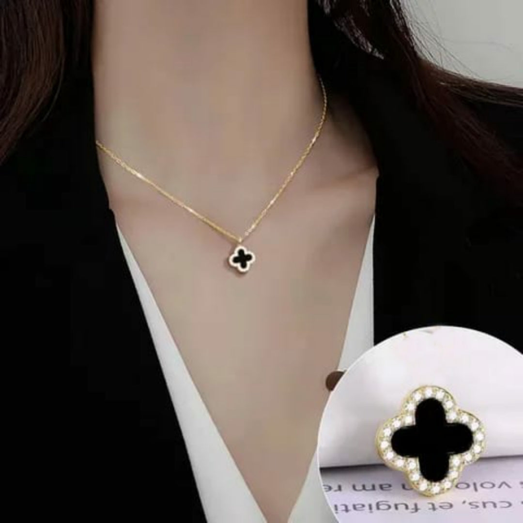 Black clover necklace (gold)