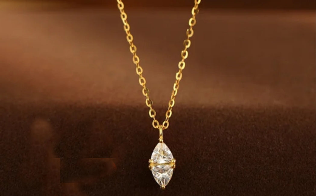 Single wheat germ necklace