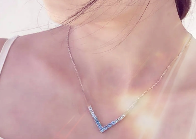 Gold colour chain Blue diamond diva v necklace sale 369