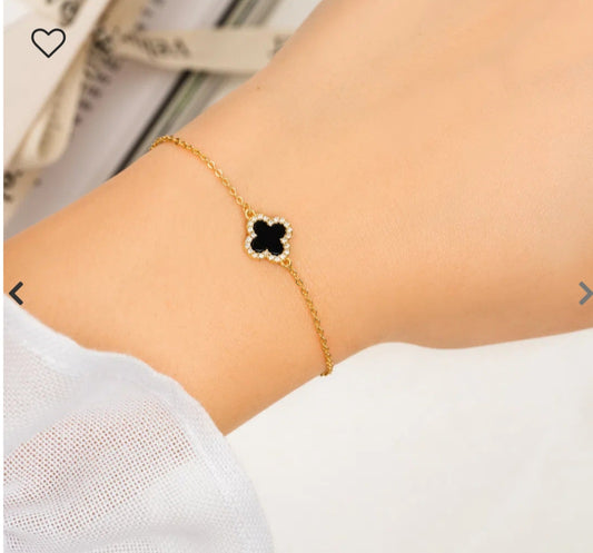 Single Black clover bracelet (gold)