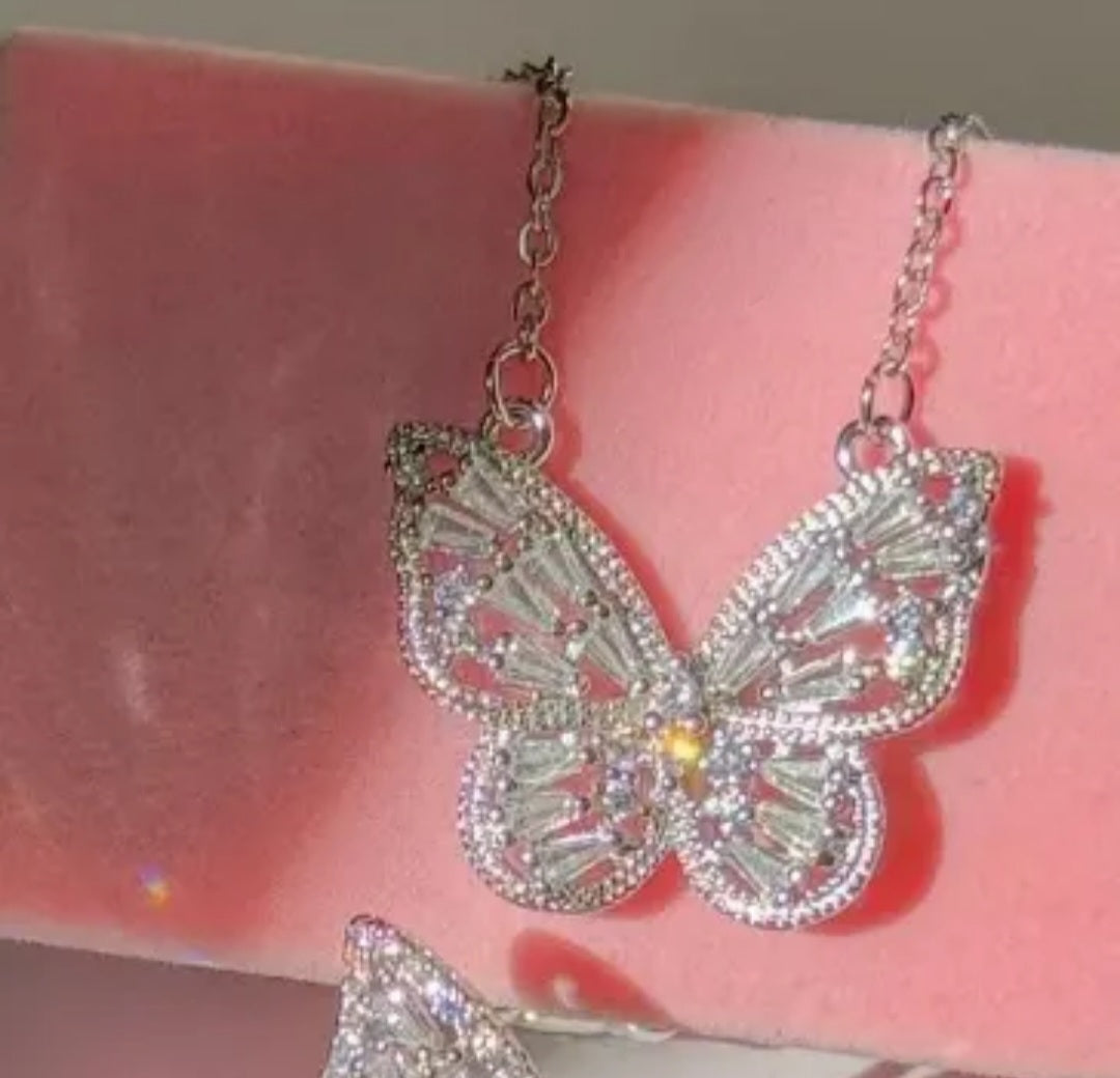 Diva butterfly necklace ( Silver)