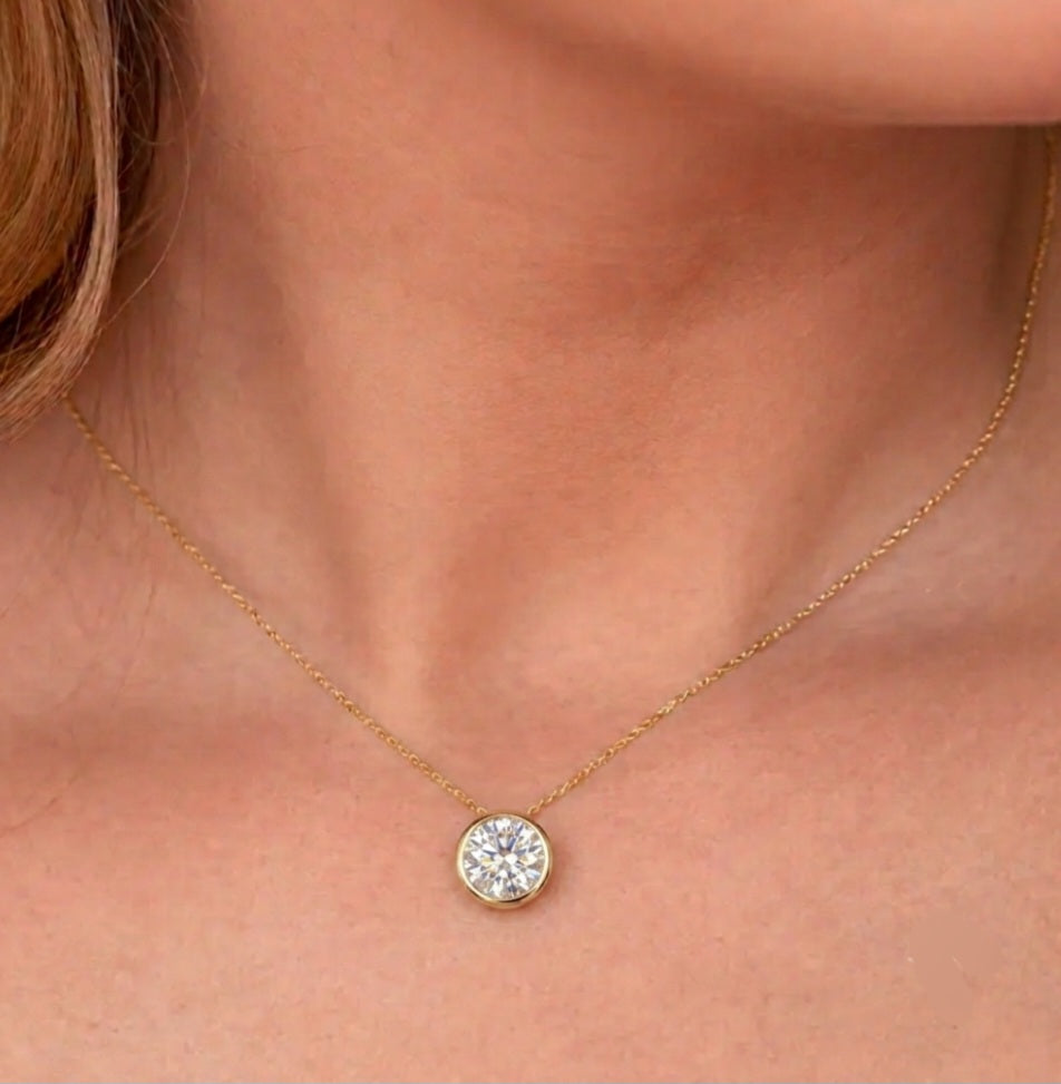 Minimalistic charm gold solitaire necklace