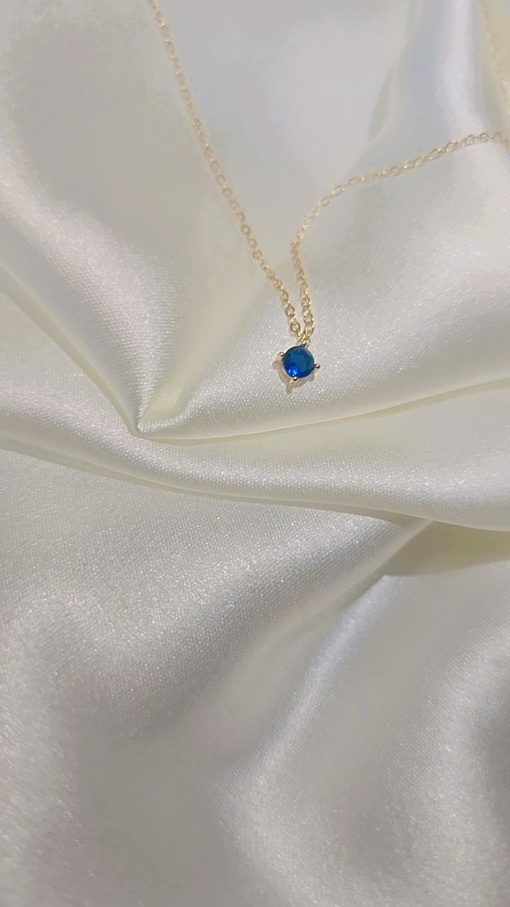 Deep ocean solitaire necklace