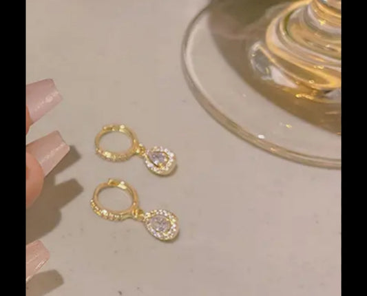 Gold sparkling earing