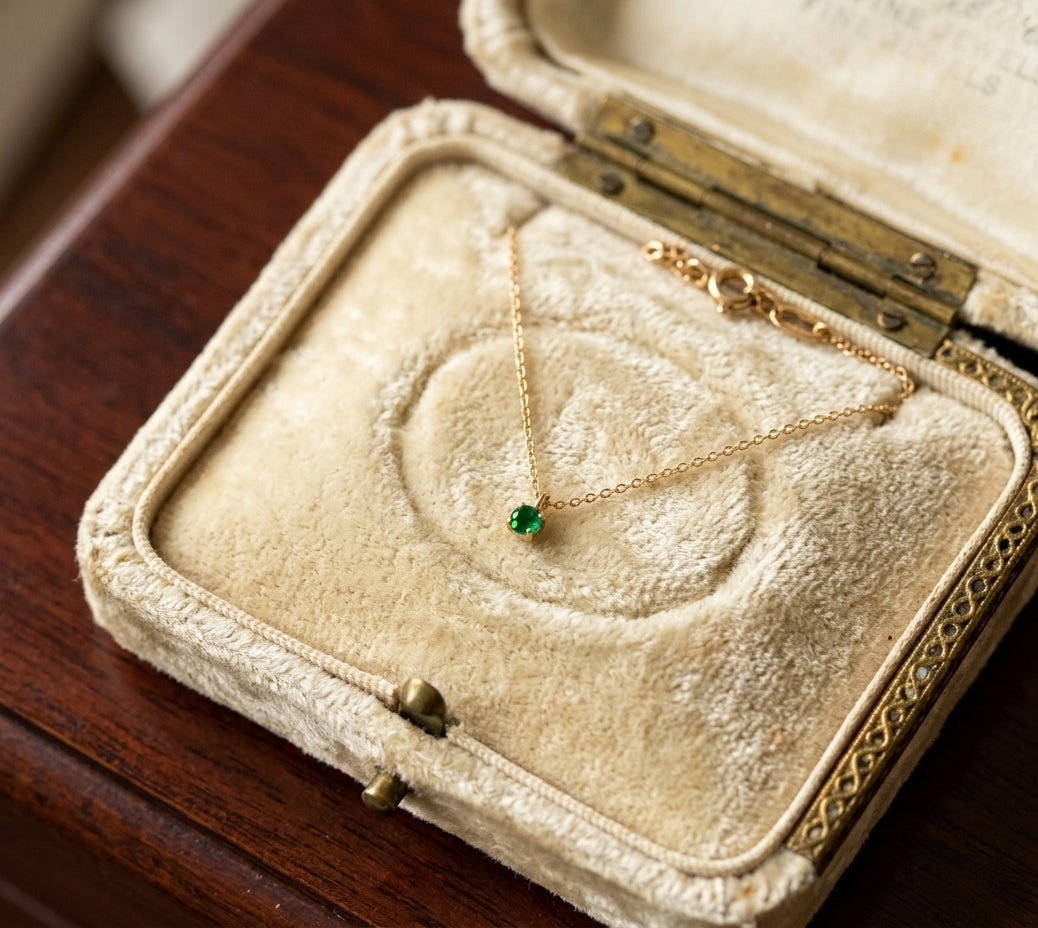 Emerald tiny round