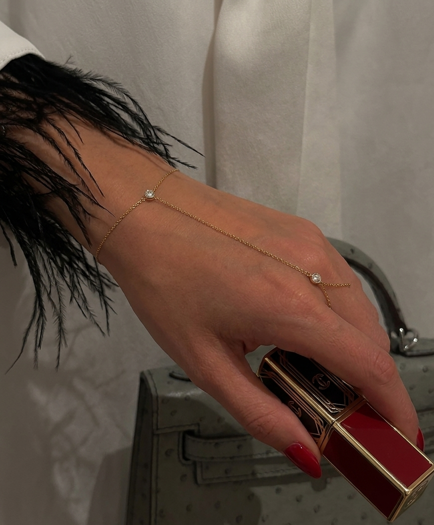 Minimalist hand chain