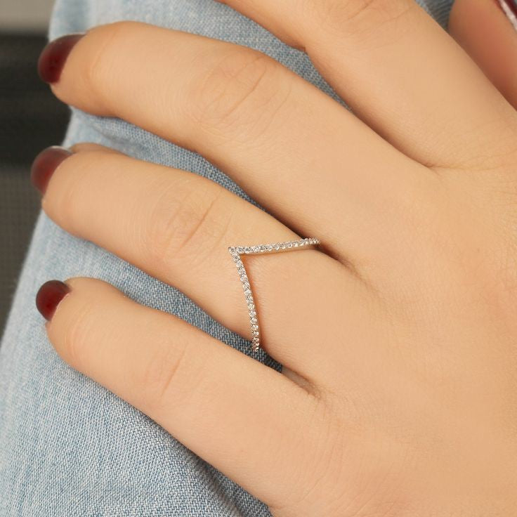 V shaped adjustable ring .