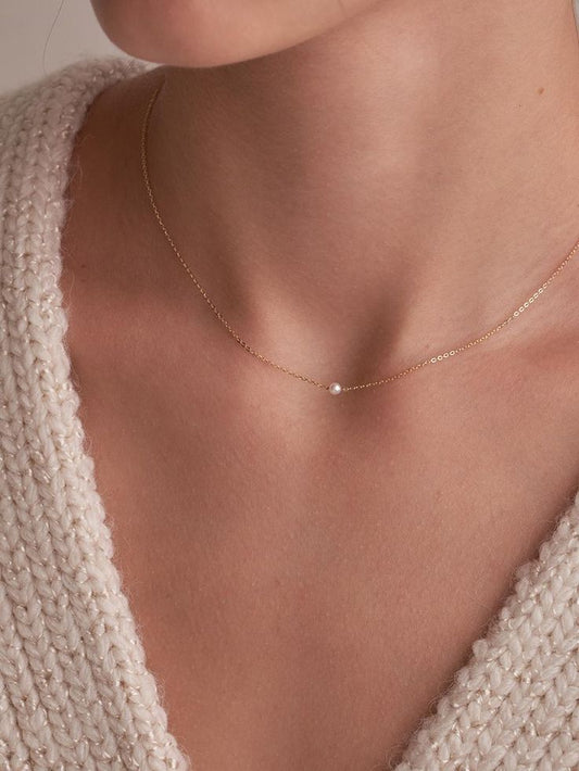 Innocent  pearl necklace