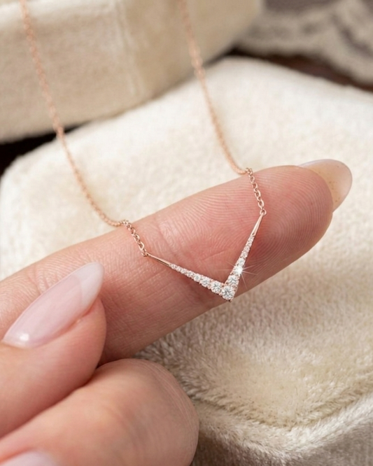White daimond V necklace