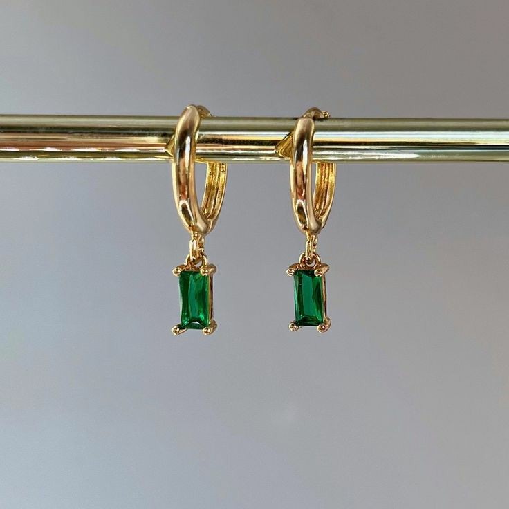 Emerald gold crowning earrings