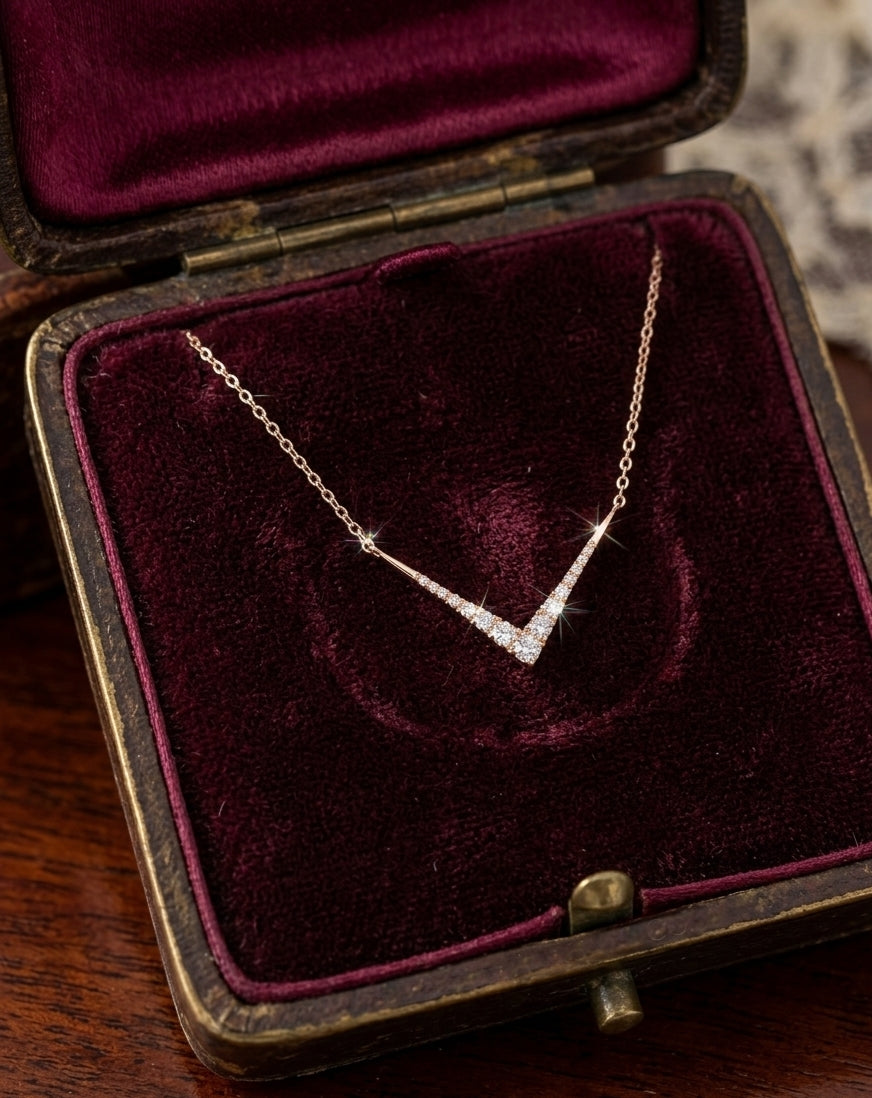 White daimond V necklace