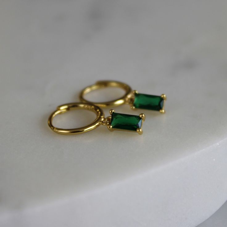 Emerald gold crowning earrings