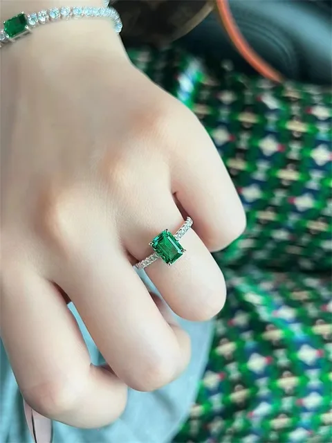 Emerald rectangle ring adjustable