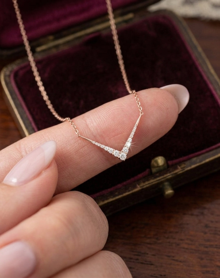White daimond V necklace